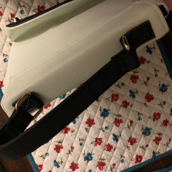 Disney Snow White "Just One Bite" Small Purse - Like New - Picture 7 of 14